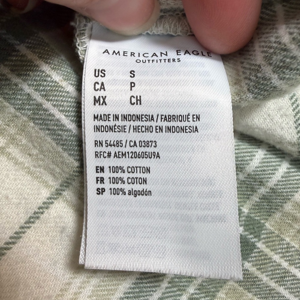 American Eagle Outfitters Plaid Flannel Shirt in Green and White - Picture 3 of 5